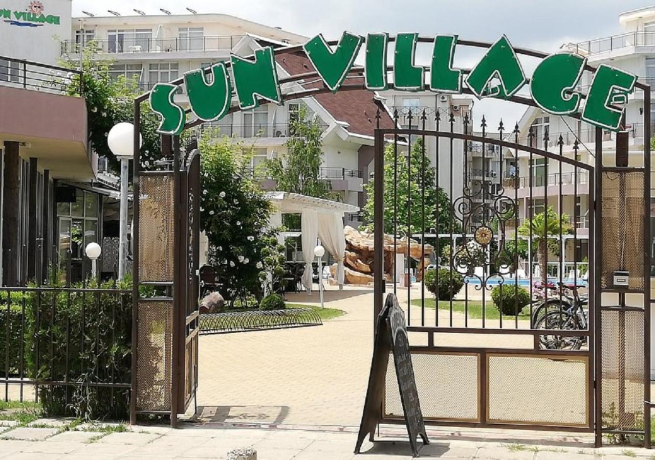 Charis Cozy Family Apart At Sun Village Complex Close To The Beach Pantai Sunny Bagian luar foto