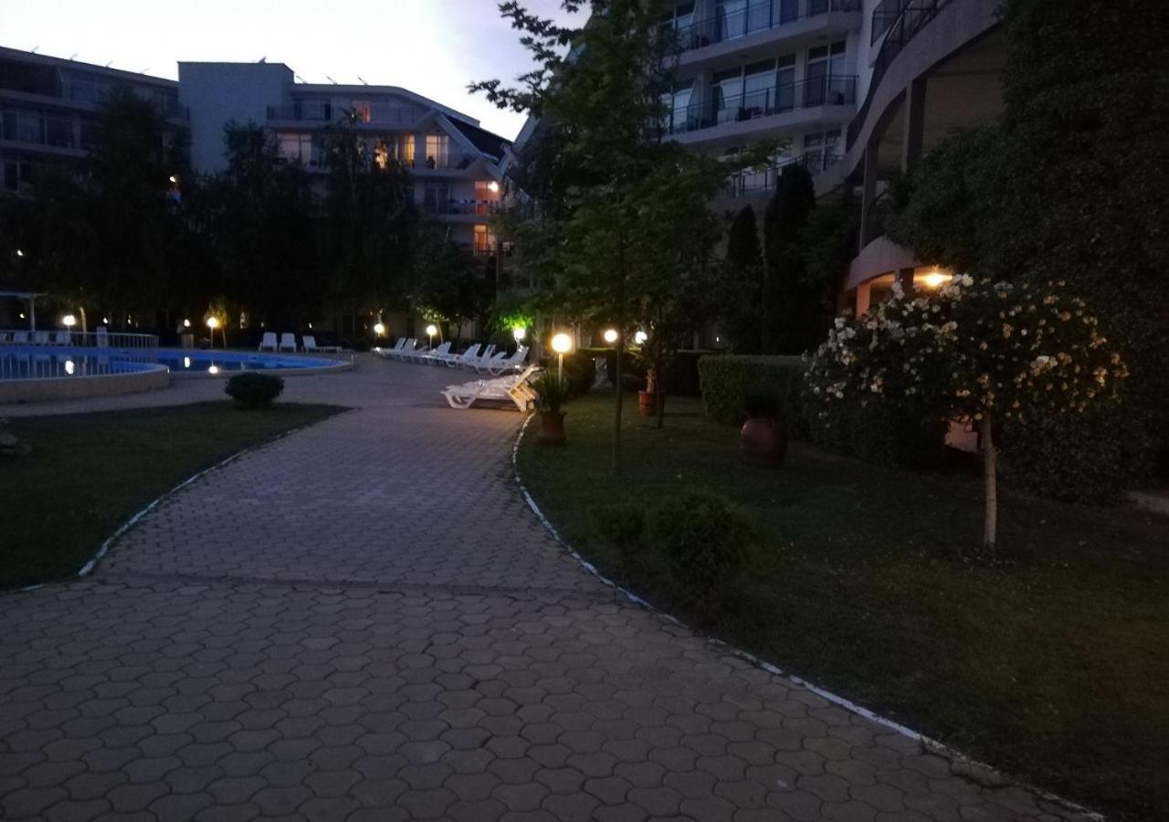 Charis Cozy Family Apart At Sun Village Complex Close To The Beach Pantai Sunny Bagian luar foto