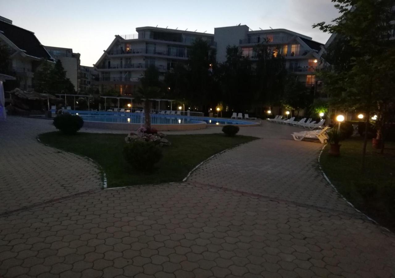 Charis Cozy Family Apart At Sun Village Complex Close To The Beach Pantai Sunny Bagian luar foto