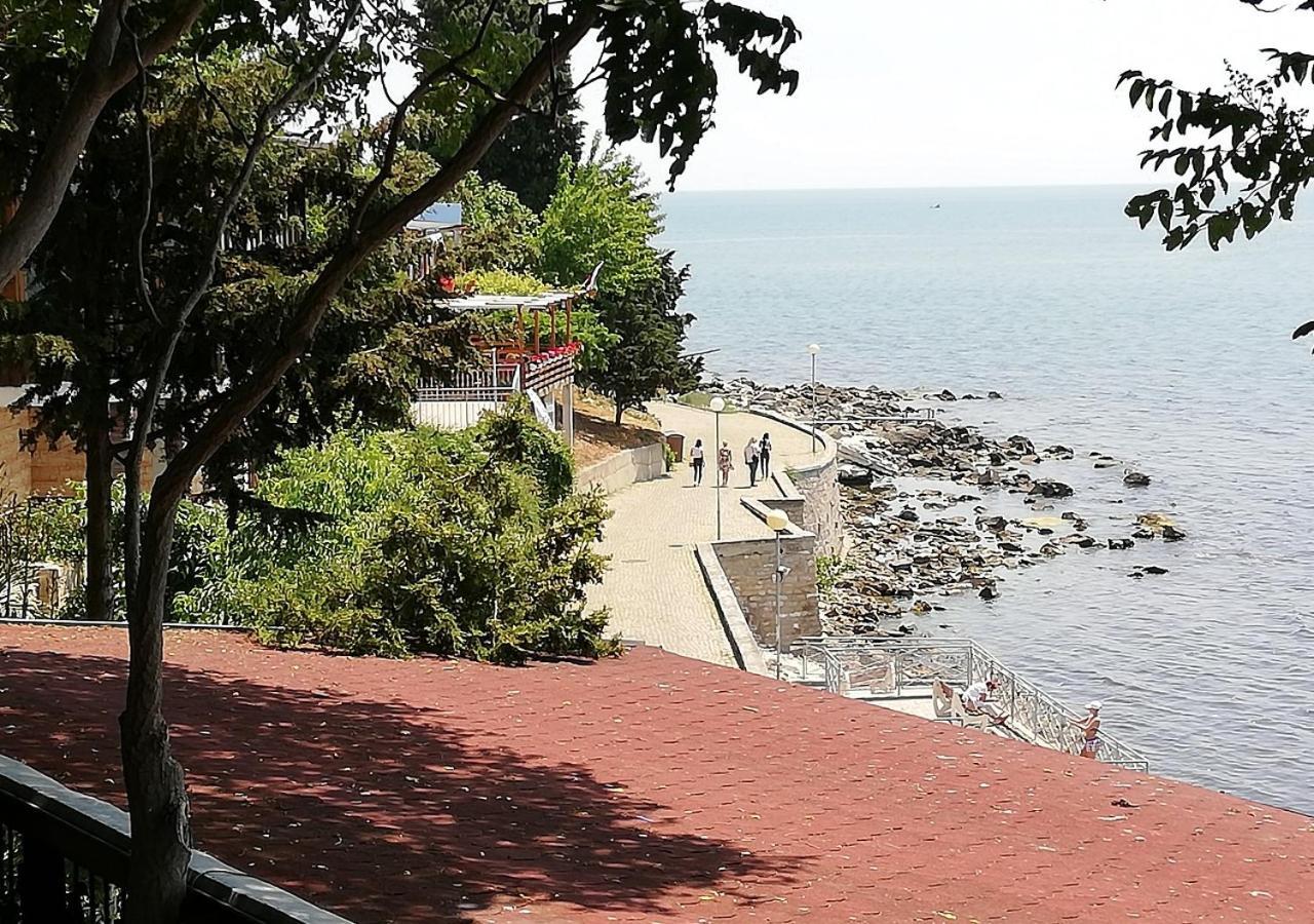 Charis Cozy Family Apart At Sun Village Complex Close To The Beach Pantai Sunny Bagian luar foto
