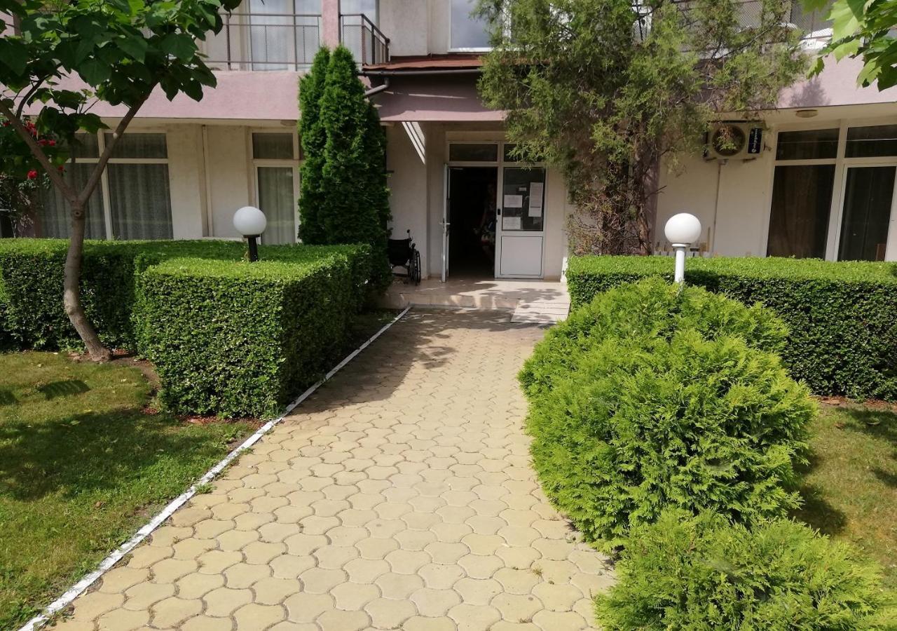 Charis Cozy Family Apart At Sun Village Complex Close To The Beach Pantai Sunny Bagian luar foto