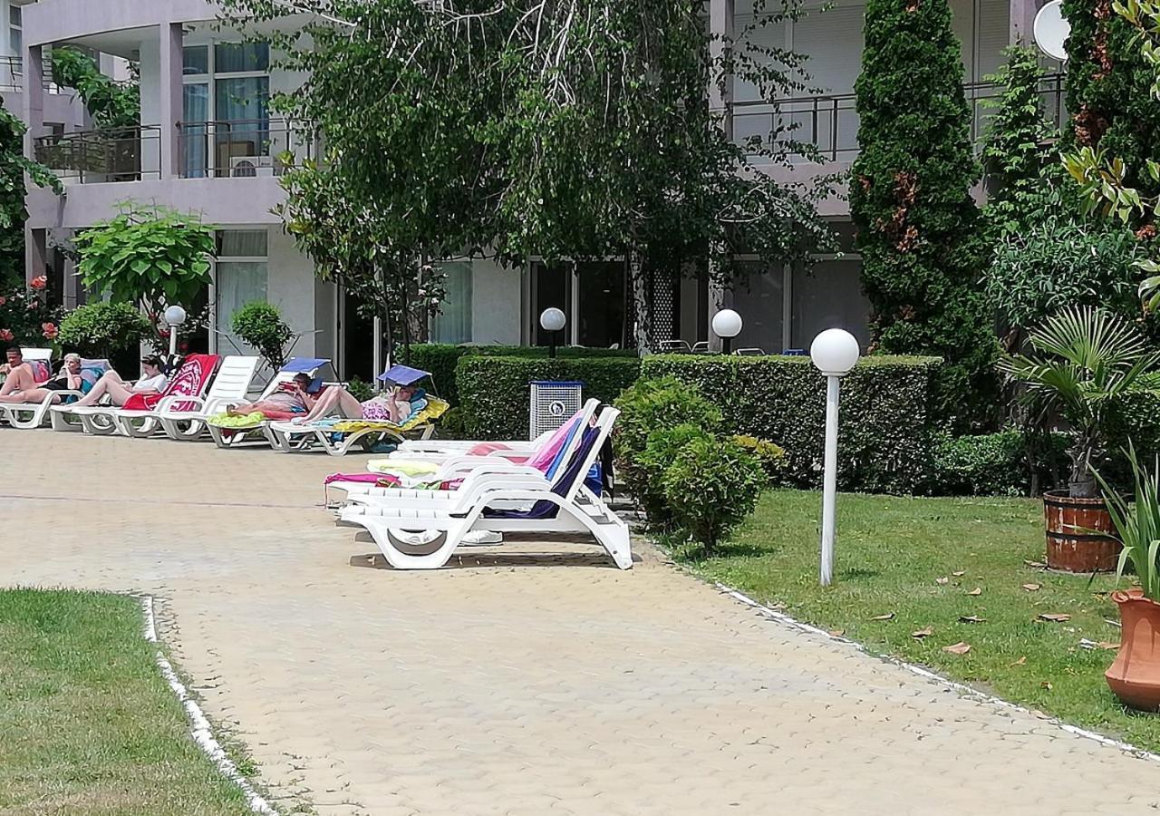 Charis Cozy Family Apart At Sun Village Complex Close To The Beach Pantai Sunny Bagian luar foto