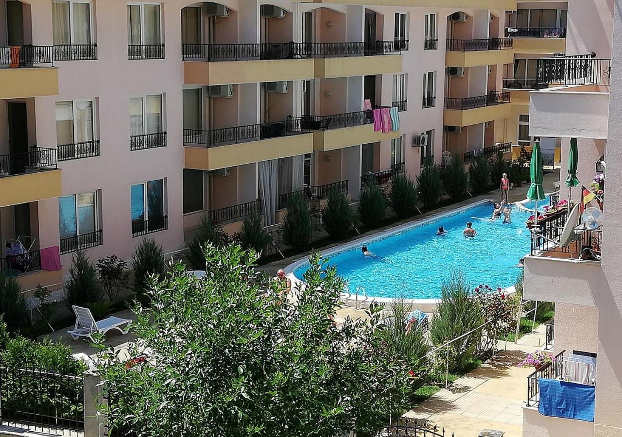 Charis Cozy Family Apart At Sun Village Complex Close To The Beach Pantai Sunny Bagian luar foto