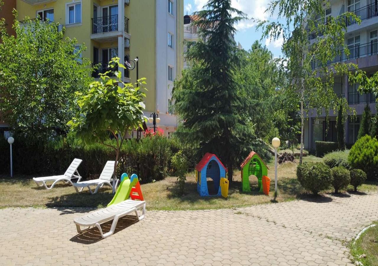Charis Cozy Family Apart At Sun Village Complex Close To The Beach Pantai Sunny Bagian luar foto