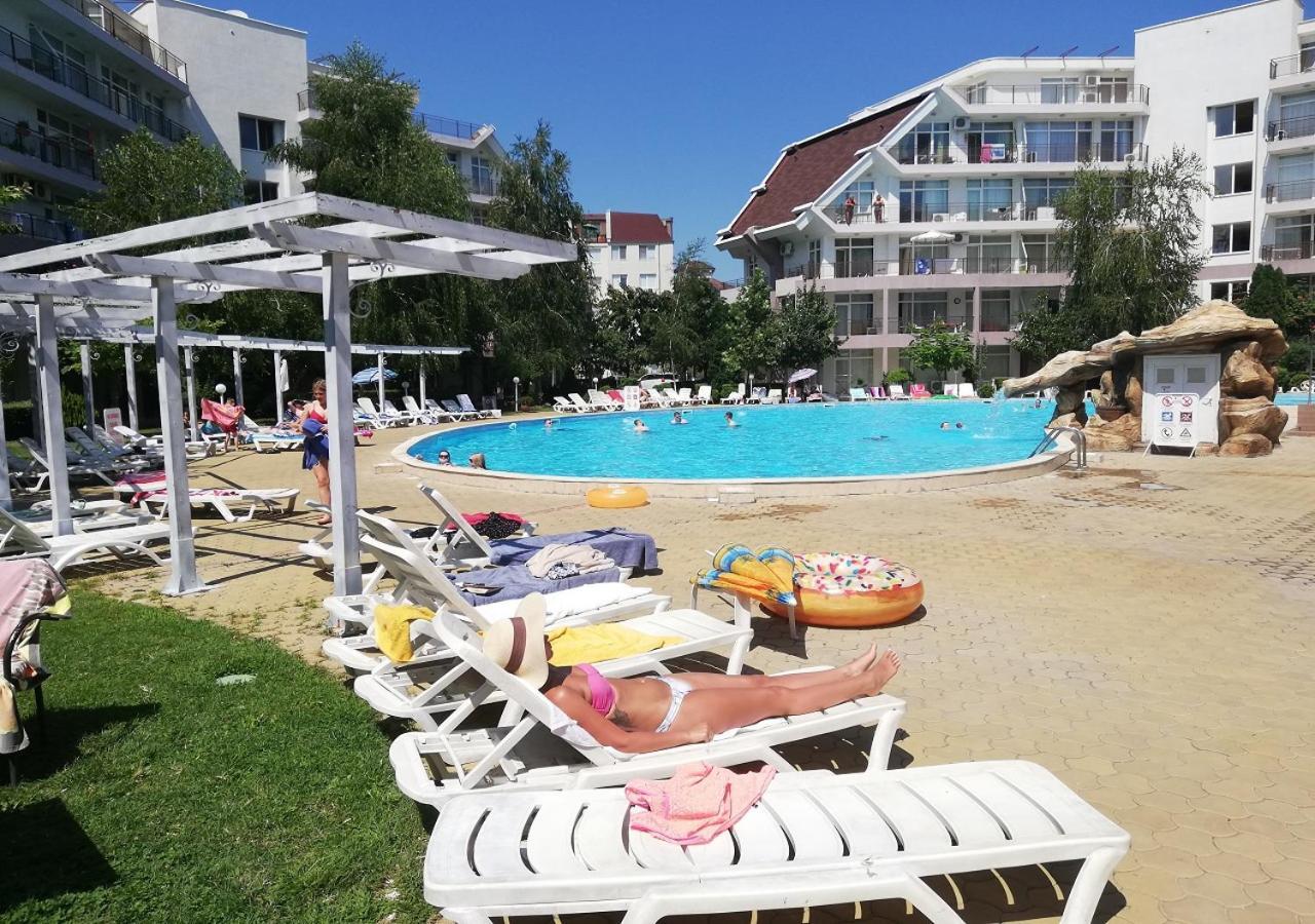 Charis Cozy Family Apart At Sun Village Complex Close To The Beach Pantai Sunny Bagian luar foto