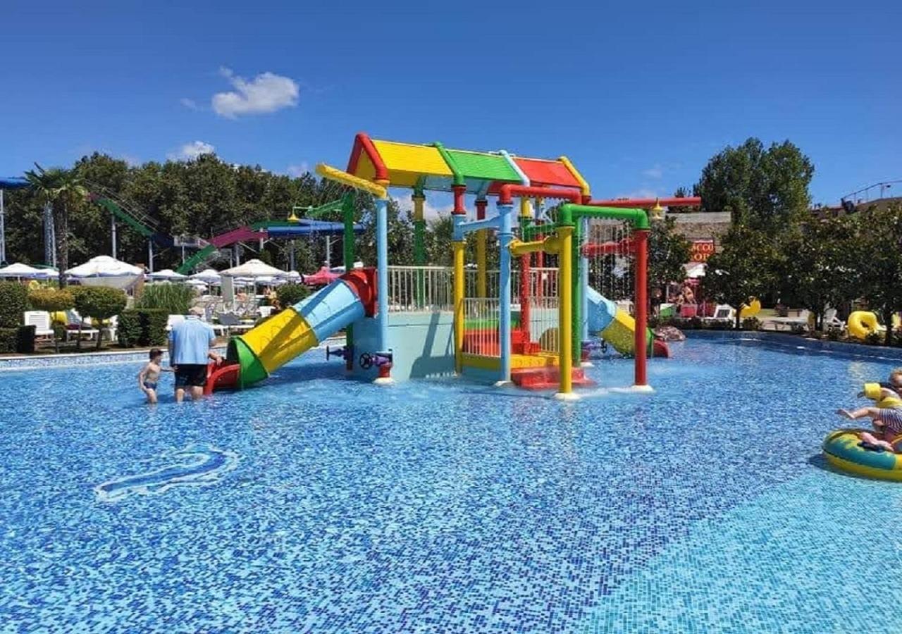 Charis Cozy Family Apart At Sun Village Complex Close To The Beach Pantai Sunny Bagian luar foto
