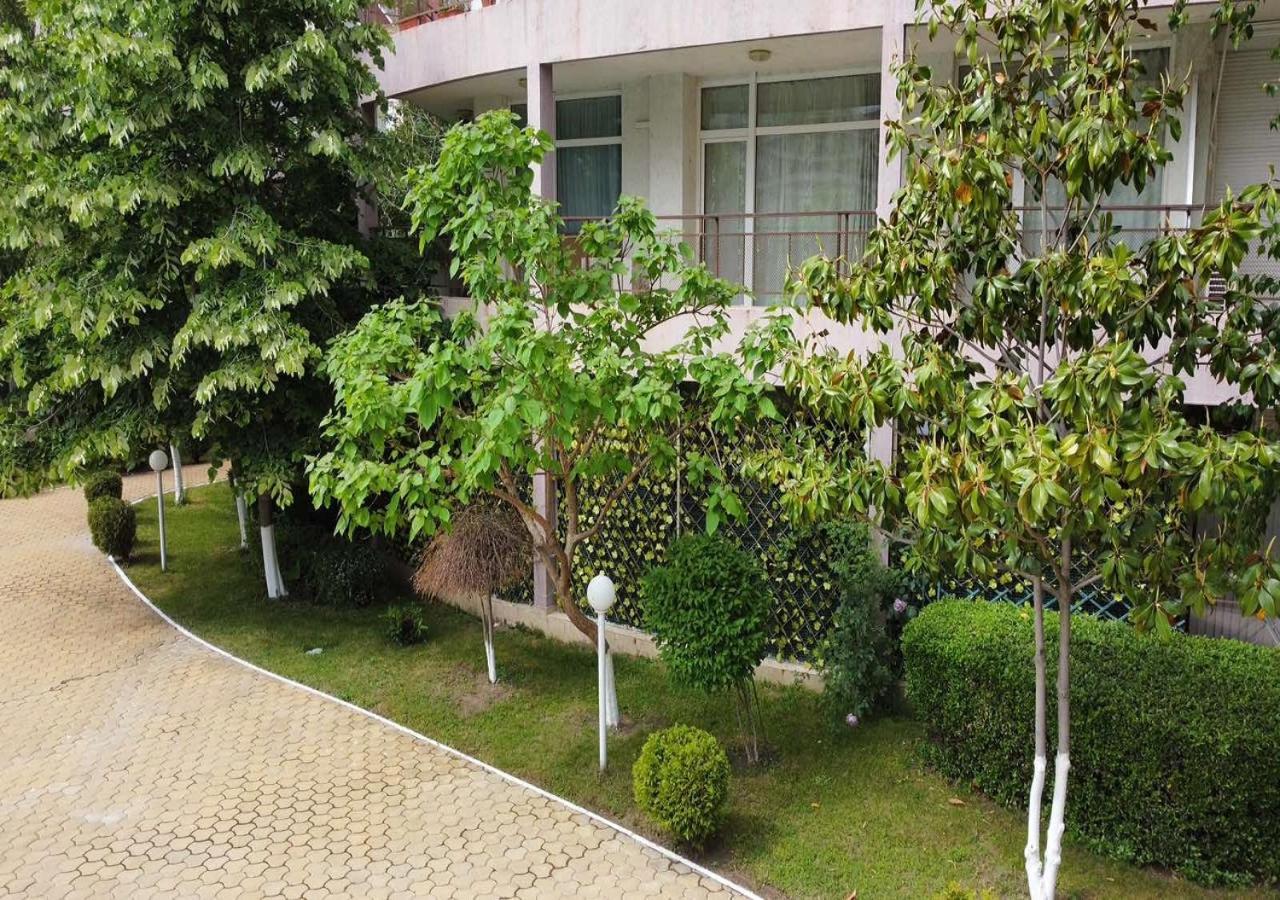 Charis Cozy Family Apart At Sun Village Complex Close To The Beach Pantai Sunny Bagian luar foto