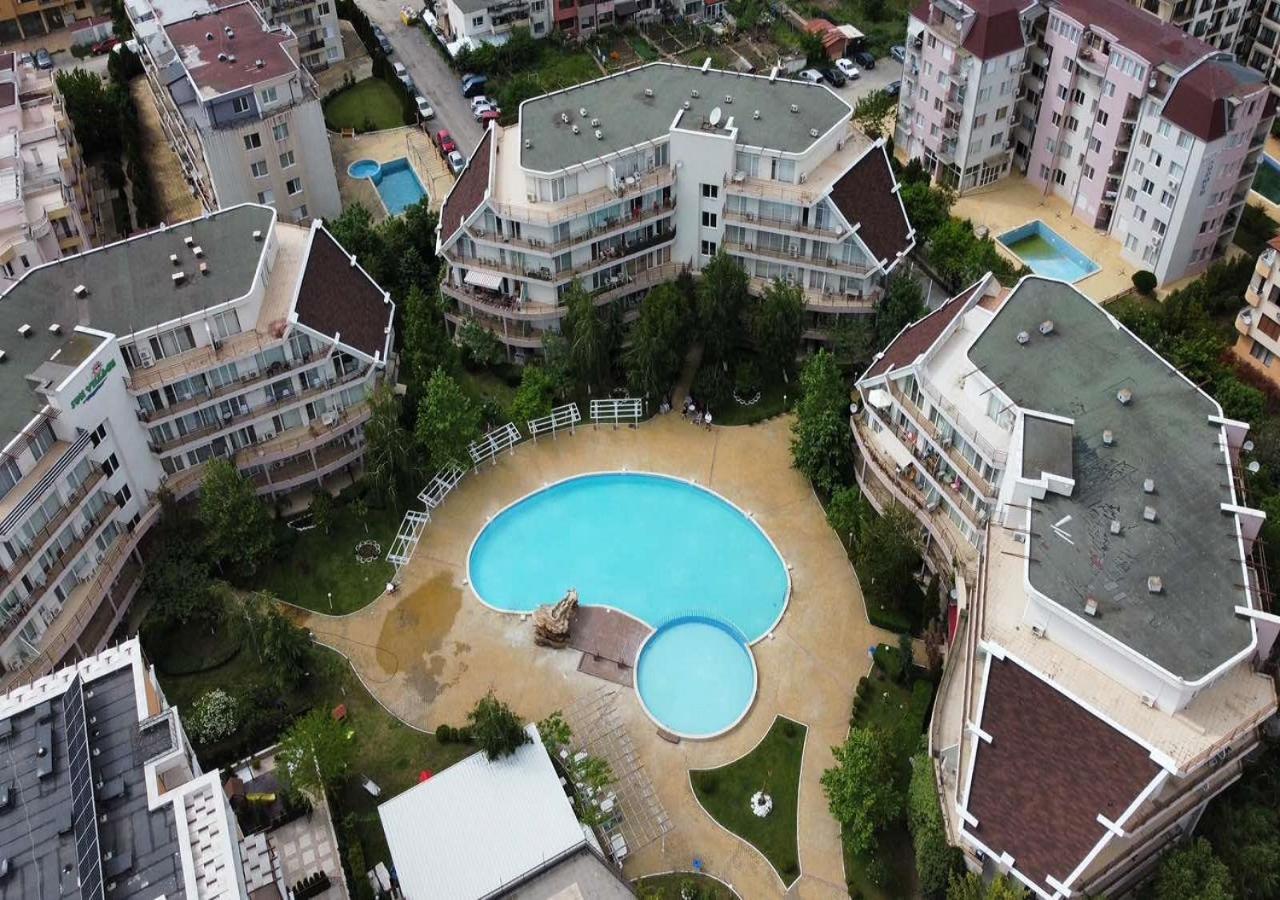 Charis Cozy Family Apart At Sun Village Complex Close To The Beach Pantai Sunny Bagian luar foto