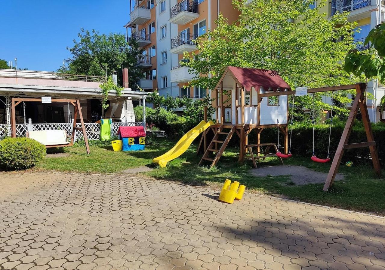 Charis Cozy Family Apart At Sun Village Complex Close To The Beach Pantai Sunny Bagian luar foto