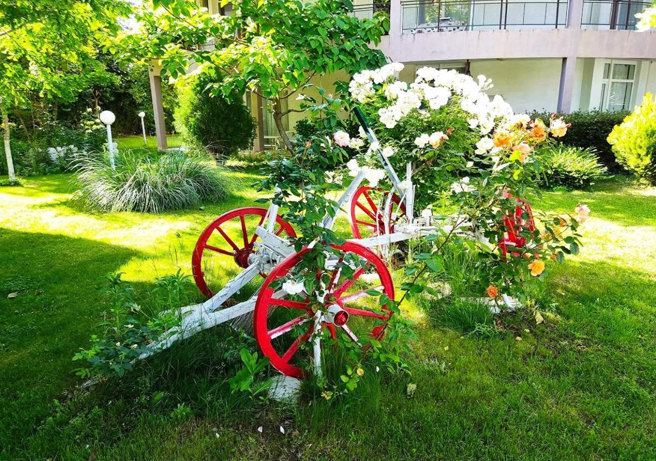 Charis Cozy Family Apart At Sun Village Complex Close To The Beach Pantai Sunny Bagian luar foto