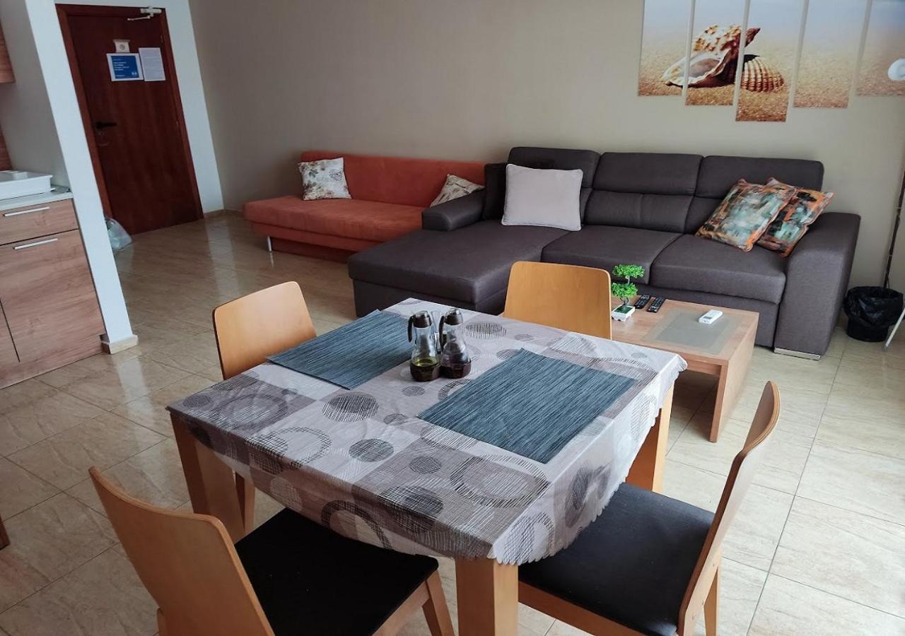 Charis Cozy Family Apart At Sun Village Complex Close To The Beach Pantai Sunny Bagian luar foto